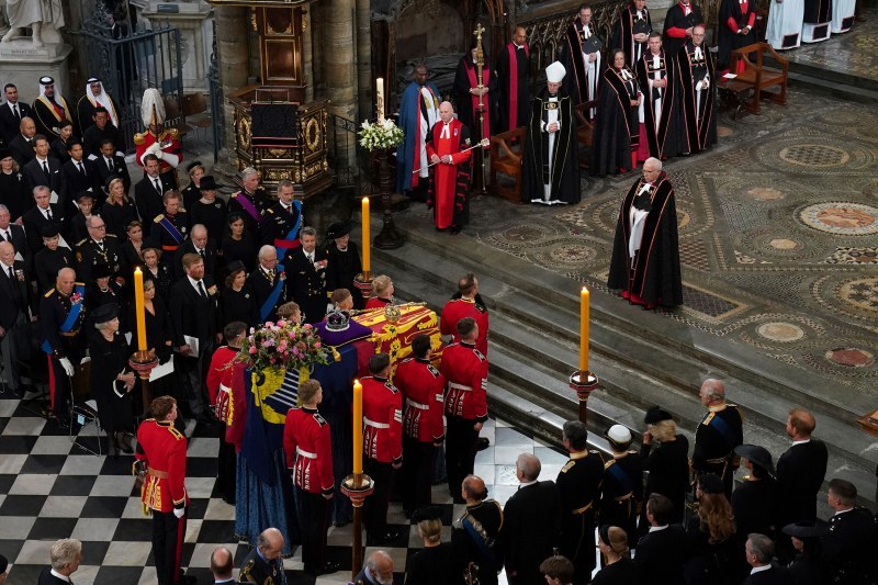 В понеделник приключи официалната церемония по погребението на бившия монарх
