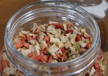  Прочетете ощеПродукти зморковицелинапащърнакпразмагданоздив лукмащеркаНачин на приготвяне Обелете и почистете зеленчуците Постелете голяма