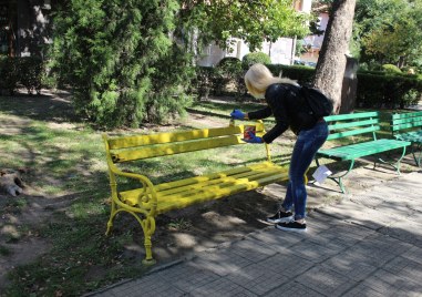Съвместна акция по облагородяване на пространството на площад Антон Чехов