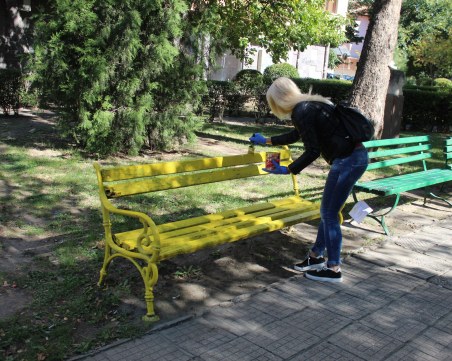 Облагородиха пространството на площад 