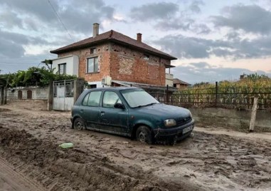Продължават огледите в потопените села Богдан и Каравелово за това