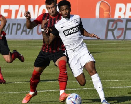 Бразилец от Локо ще носи специален ботуш