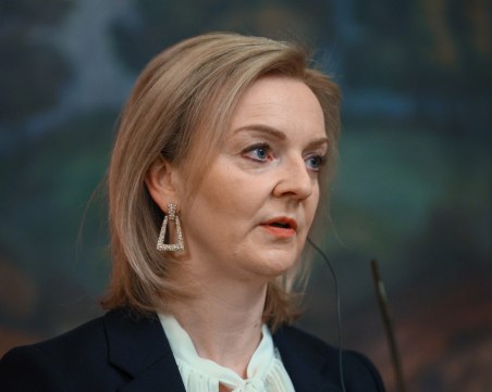 Британският премиер: Ще доставяме военна помощ на Украйна, докато не победи