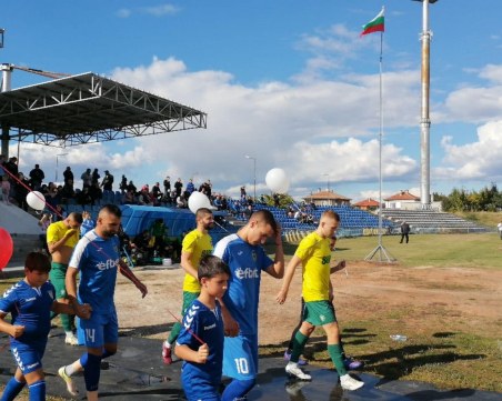 Гигант Съединение хвърли бомба за Купата