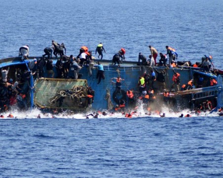 77 са вече жертвите при крушението на лодка с мигранти край бреговете на Сирия