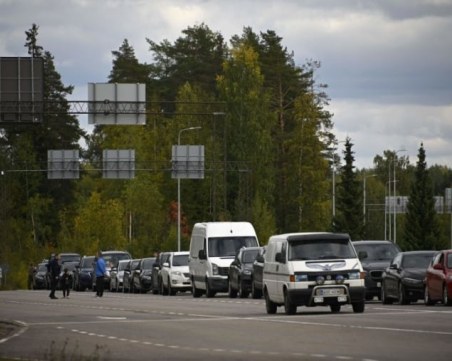 Млади мъже емигрират от Русия, не искат да умрат за Путин