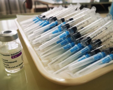 МЗ даде яснота за адаптираната COVID ваксина, вижте за кои групи е силно препоръчана