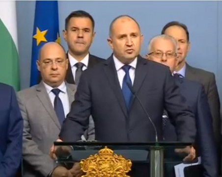 Радев: Референдуми в зона на бойни действия са правен абсурд и България няма да ги признае