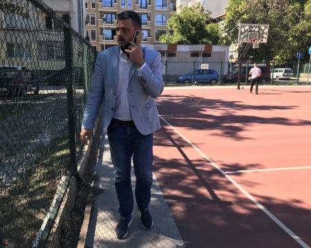 Ремонтират спортните площадки в район 