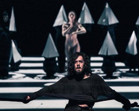 Спектакълът