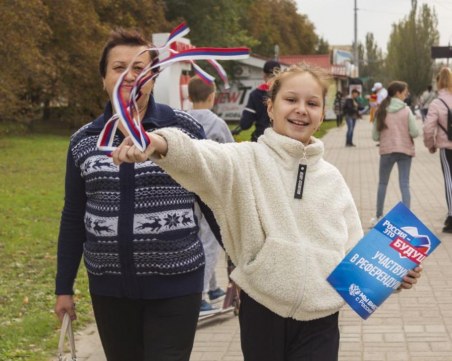 В четири украински района гласуват на референдум за присъединяване към Русия