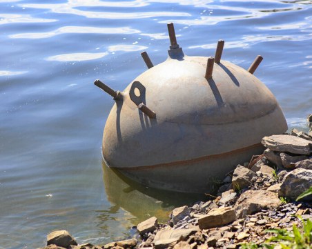 ВМС унищожи мина край Маслен нос