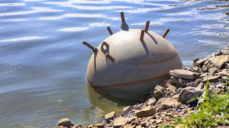 ВМС унищожи мина край Маслен нос