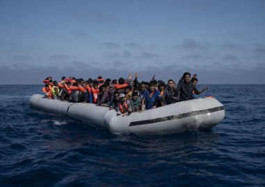Най малко 77 мигранти се удавиха край бреговете на Сирия след