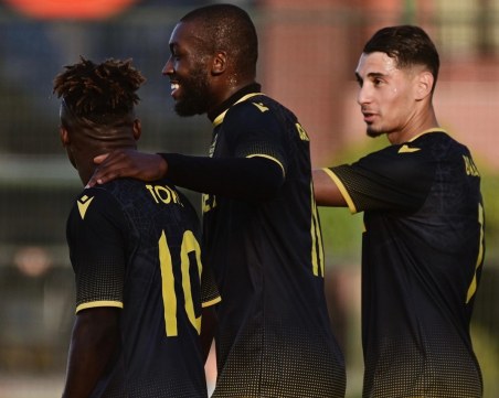 Ботев разгроми Марица със 7:0 в контрола