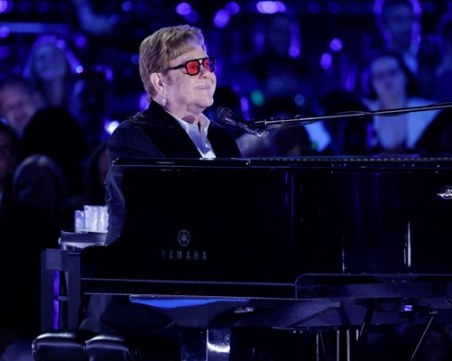 Елтън Джон изнесе специален концерт в Белия дом, получи медал