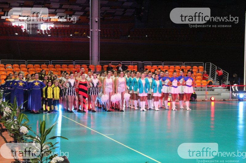 Откриха първия държавен турнир за мажоретни спортове в България в зала 
