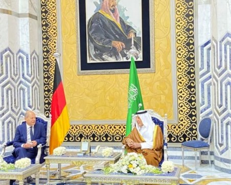 Германия се договори с ОАЕ за газ и дизел