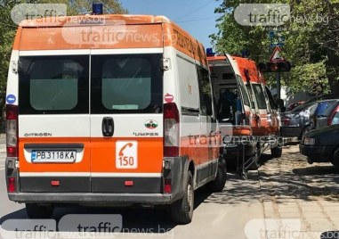 Лек автомобил и автобус на градския транспорт катастрофираха в Пловдив