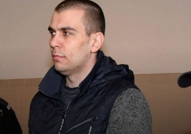 Викторио Александров който застреля едногодишната си дъщеричка Никол и жена си