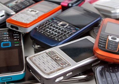 Продажбите на телефони с копчета в Русия през последните дни
