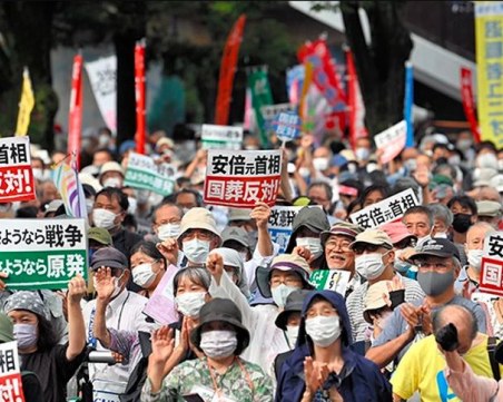 Хиляди на протест в Япония заради скъпото погребение на Шиндзо Абе