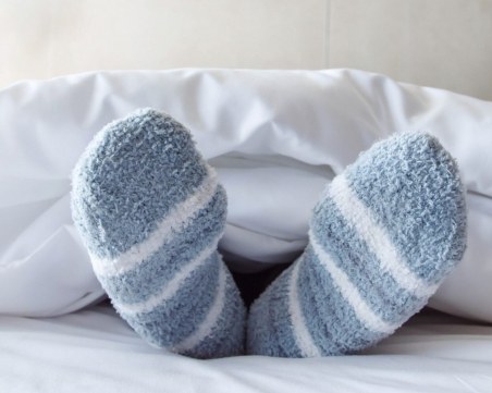 Спането с чорапи ускорява заспиването и качеството на съня