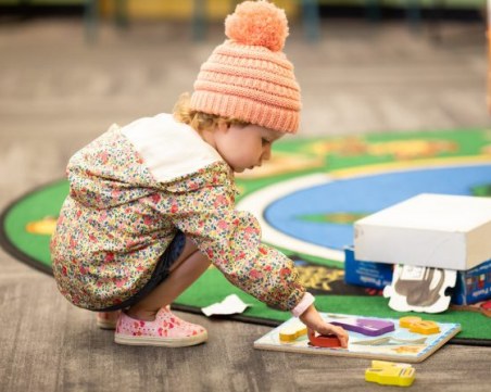 Защо е важно да научим детето си да си играе само