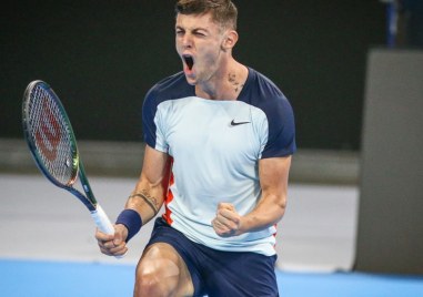 Българският тенисист Александър Лазаров изигра феноменален мач срещу световния номер