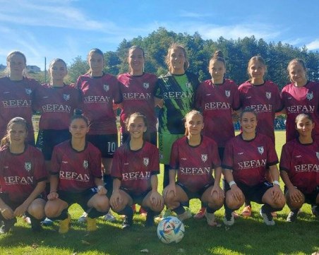 REFAN отново подкрепи ФК Пълдин, зарадва девойките с прекрасни екипи