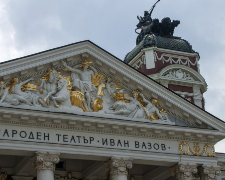 След бурята: Щети за милиони в Народния театър