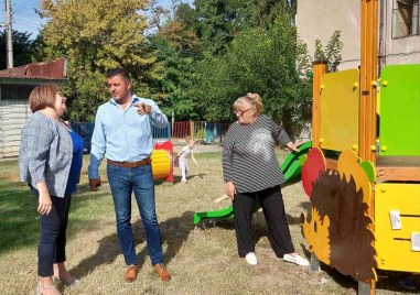 Нови съоръжения за игра са монтирани в детска градина