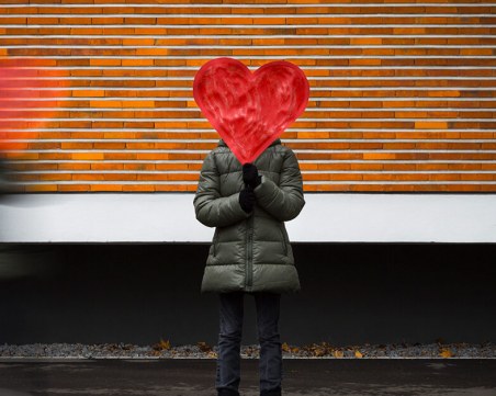 10 болезнени етапа на разбито сърце и скръб, през които всички преминаваме след раздяла