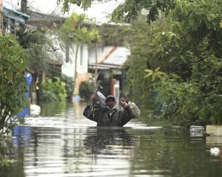 Евакуираха над 5000 души в Tайланд заради наводнения