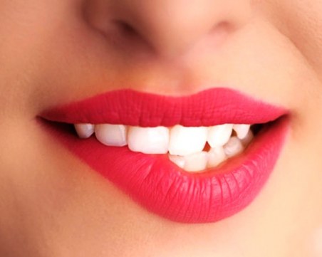 Хапане на устни: Какво го прави толкова горещо