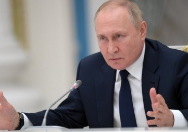 Руският президент Владимир Путин подписа указите за признаване на независимостта