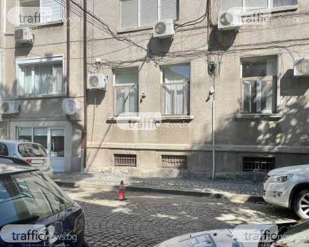 Пазят с конуси паркоместа в суперцентъра на Пловдив, при преместване следва 