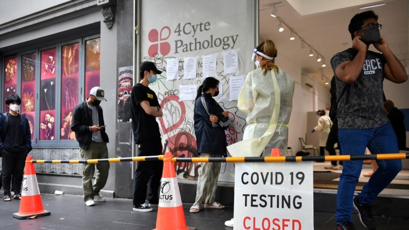 Австралия премахва карантината за заразени с COVID