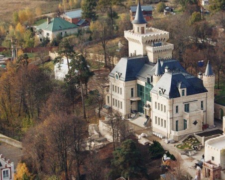 Алла Пугачова продава замъка си край Москва за 1 милиард рубли