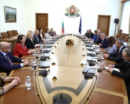 Гълъб Донев: Утре ще се проведат честни, прозрачни и демократични избори