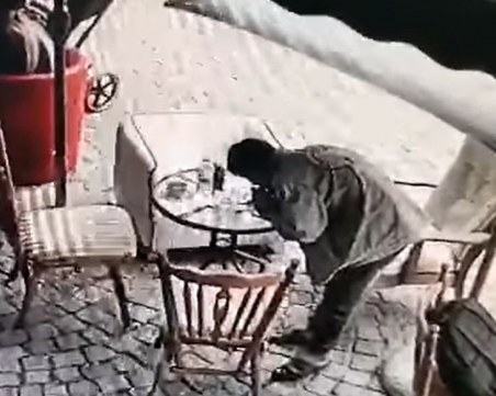 Просяци и джебчии вилнеят в Kапана, тършуват по масите на заведенията