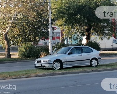 Съставиха акт на младежа с БМВ-то, който катастрофира на метри от пешеходци и избяга