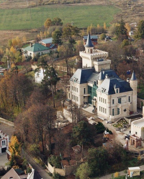 Алла Пугачова продава замъка си край Москва за 1 милиард рубли
