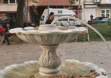 Вандали потрошиха фонтанчето на площад Кочо Честименски в район Централен