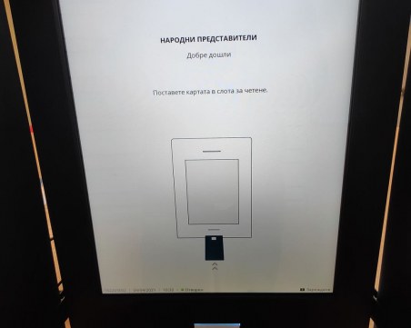 Опашки се извиха пред изборни секции в Гърция