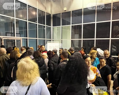 Със спринт и борчески дух: Първите членове на СИК пристигнаха в Панаира с изборни книжа