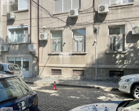 След публикация на TrafficNews: Иззеха незаконния конус, пазещ паркоместа в центъра на Пловдив