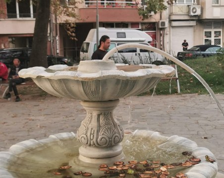 Вандали вилняха в центъра на Пловдив, потрошиха фонтан