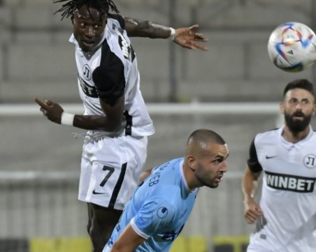 Локо с първа домакинска загуба, Чочев разпиля 