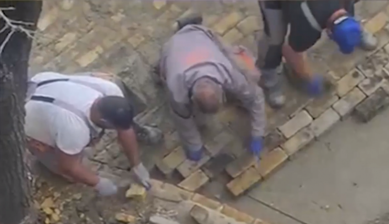 Заради счупени жълти павета: Глобиха 100 000 лева фирмата-изпълнител на ремонта в София